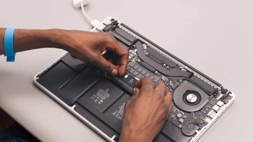 Réparation d'un MacBook Pro en atelier — tarifs 2026 MacPlace